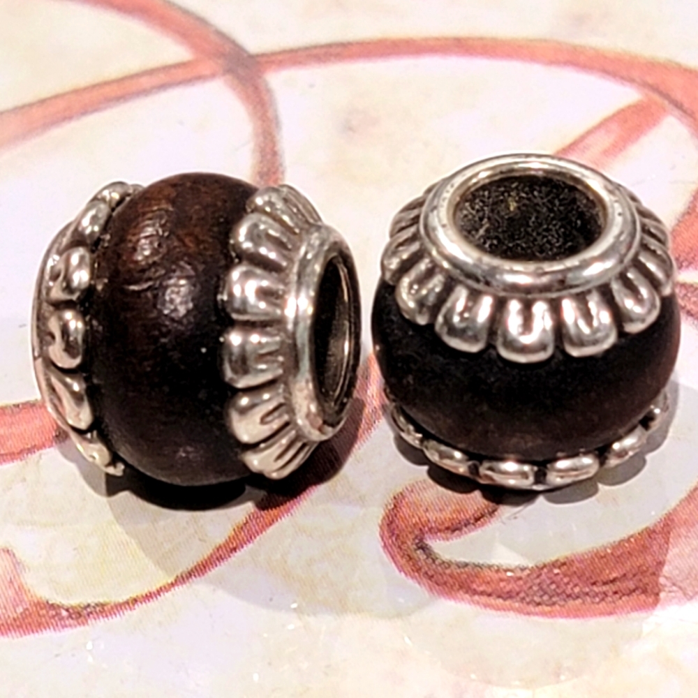 VERY RARE RETIRED BRIGHTON WOODEN SPACERS/BEADS MADERA FLOWER